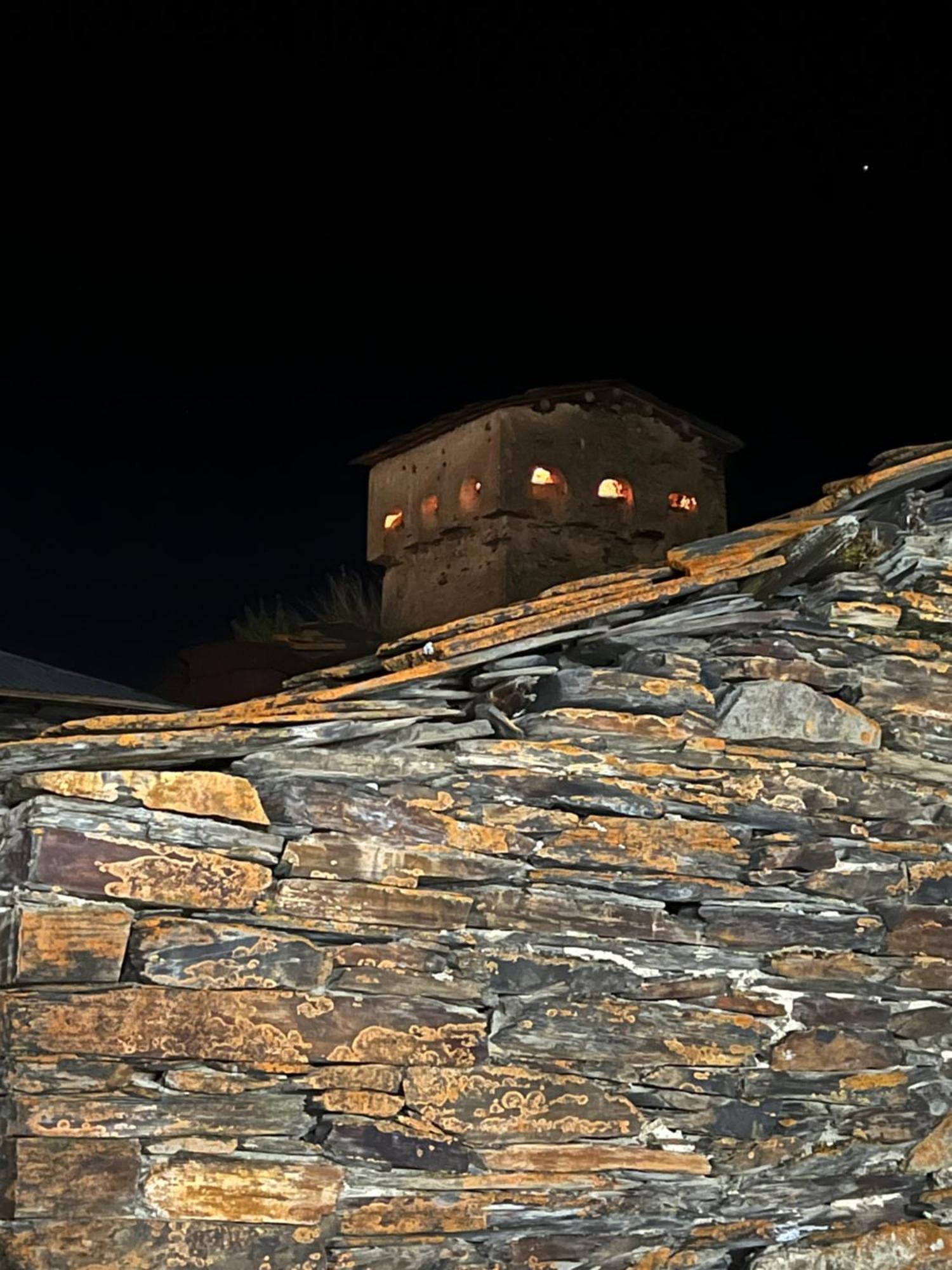 Guesthouse Ivas Ushguli Extérieur photo